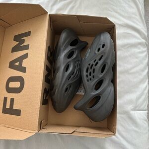 Yeezy Foam Runner Onyx men’s size 5 women’s 6 1/2 or 7.